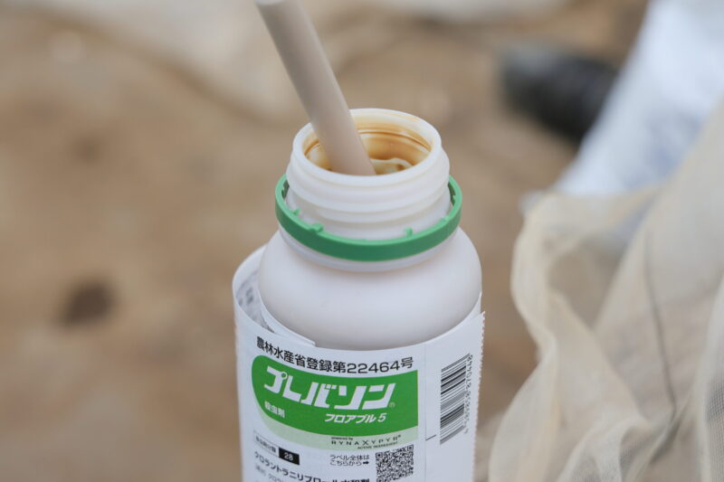 プレバソンの必要量をスポイトで測る