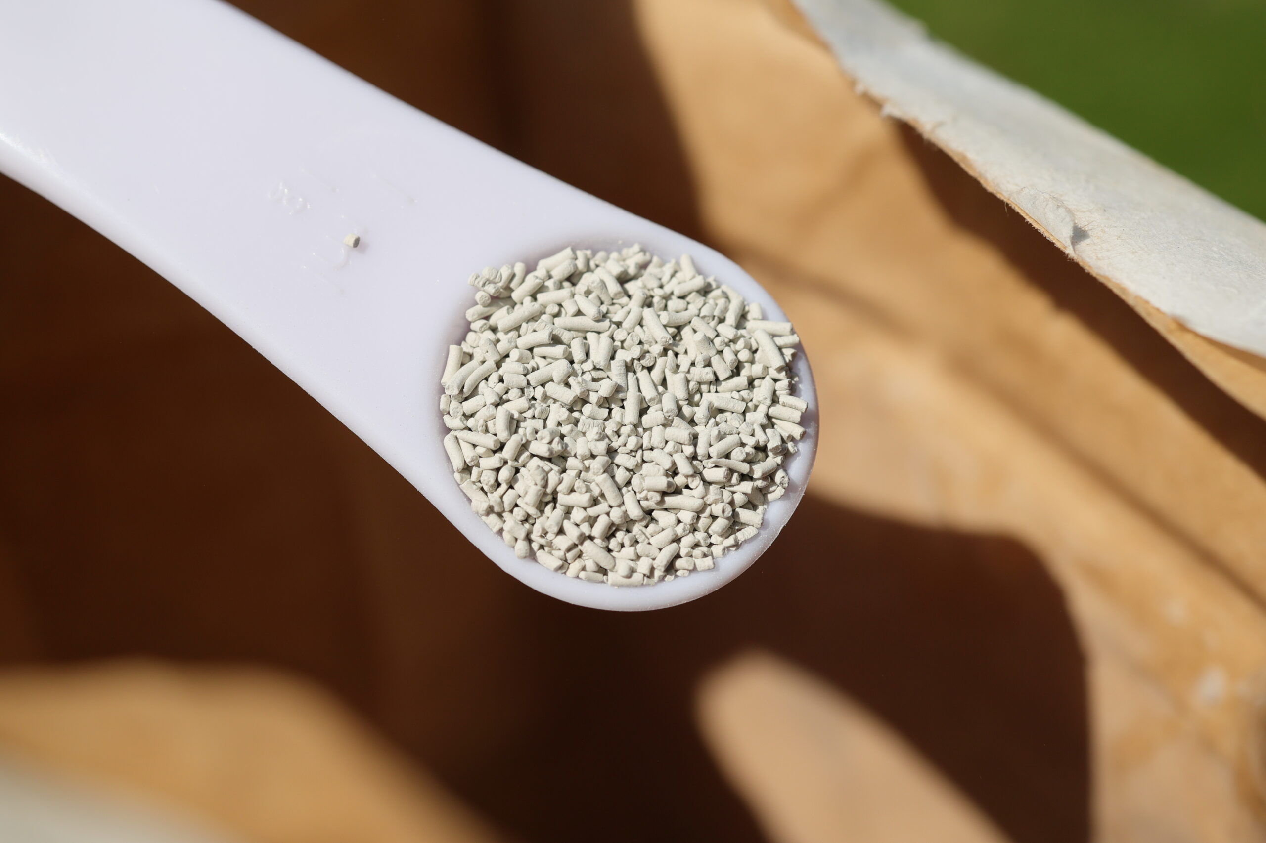 アルバリン粒剤は散布作業が簡単