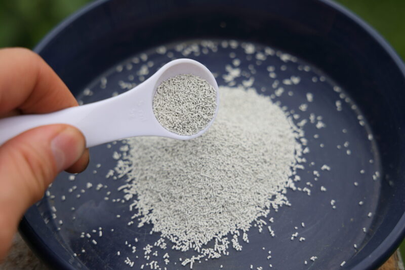 規定量をはかりで測る