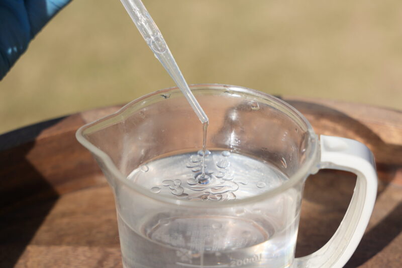 先に展着剤を入れる