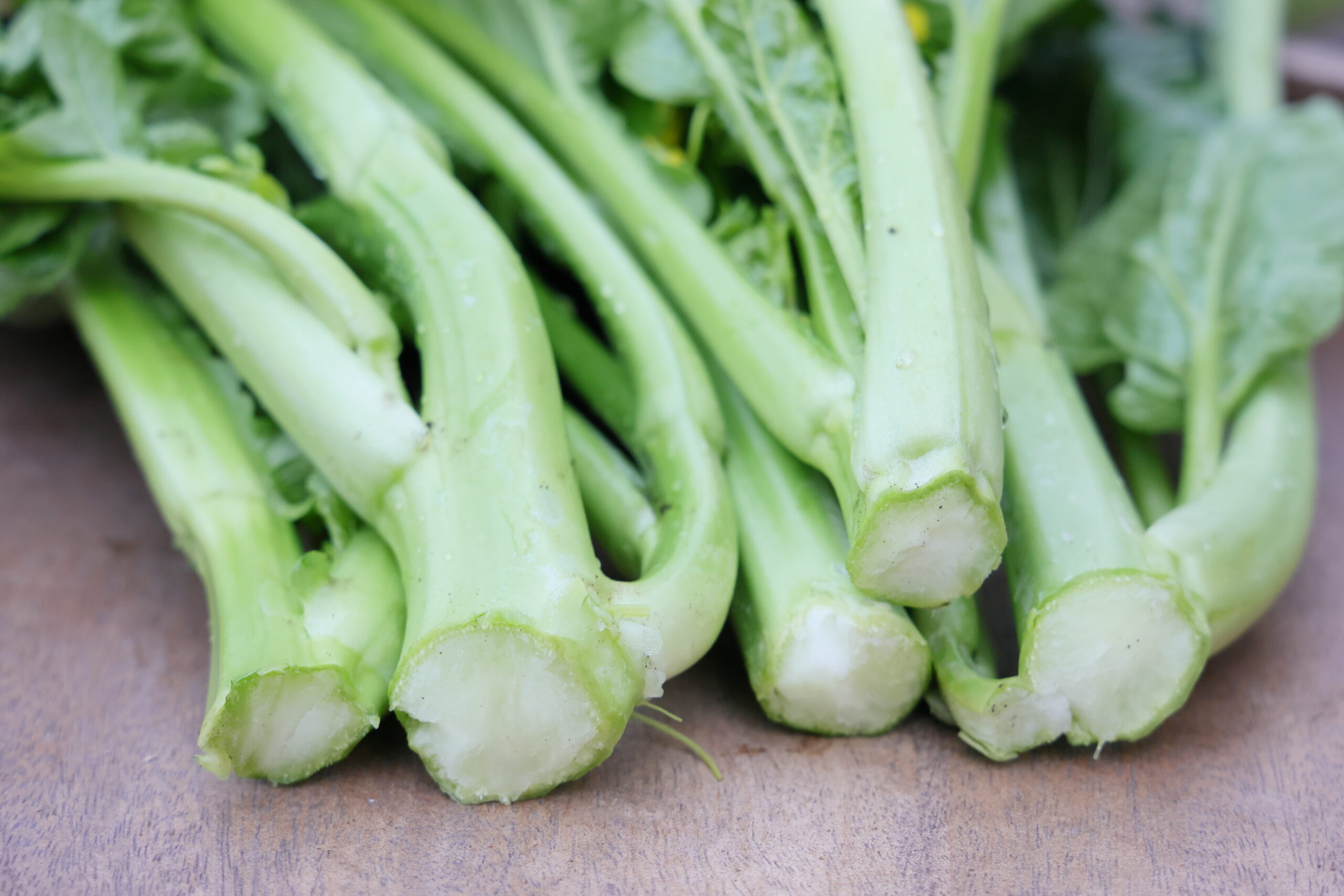 アスパラ菜の太い茎はアスパラガス風味で美味しい